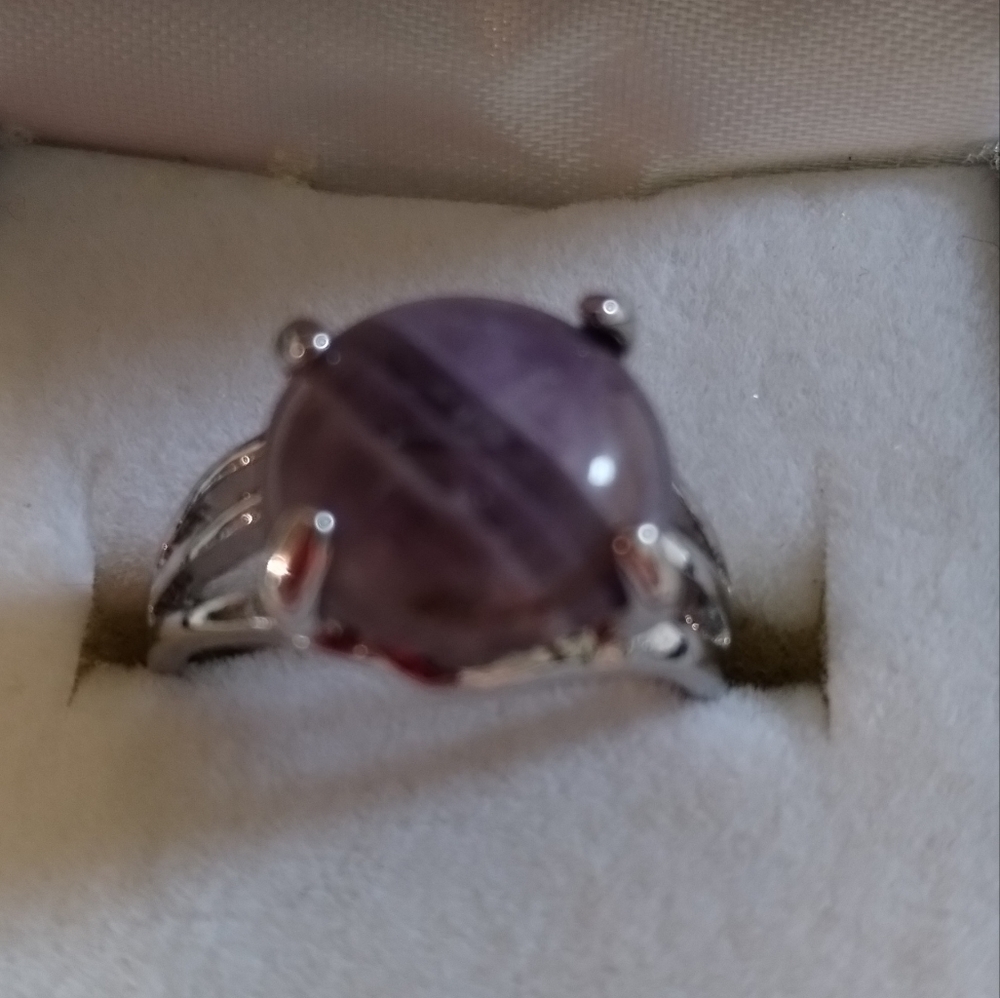 New size 6 women's purple ring